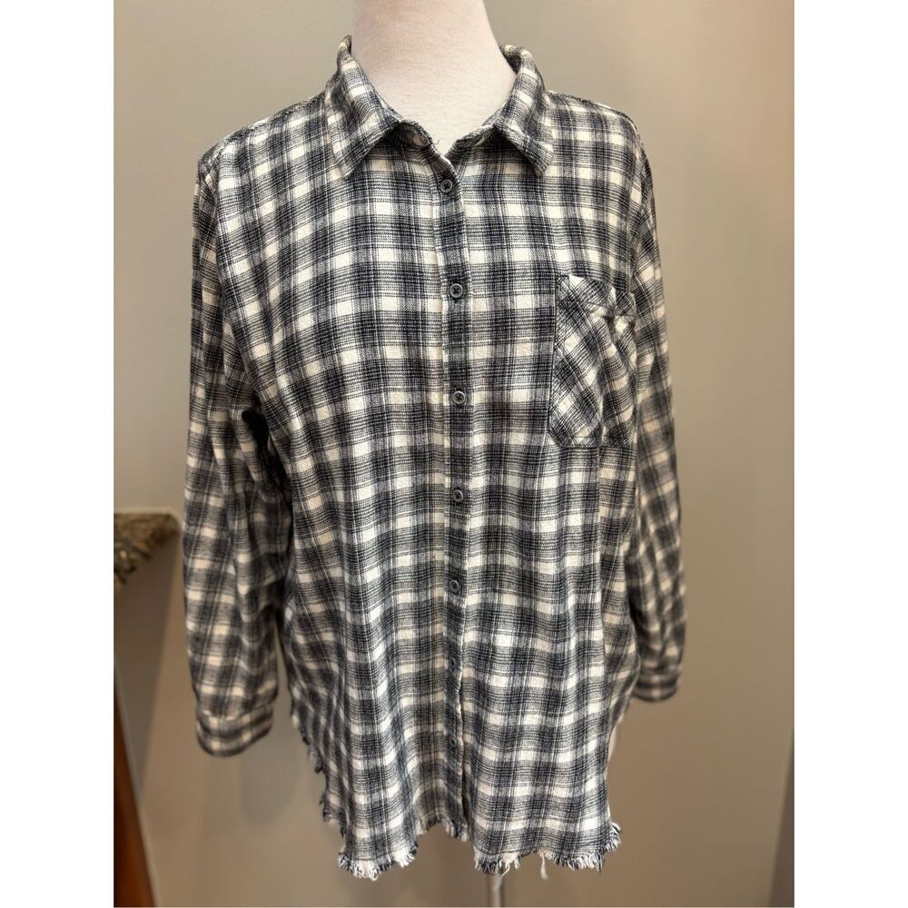 Lucky Brand L Black plaid rough hem flannel w-breast pocket - Picture 2 of 9
